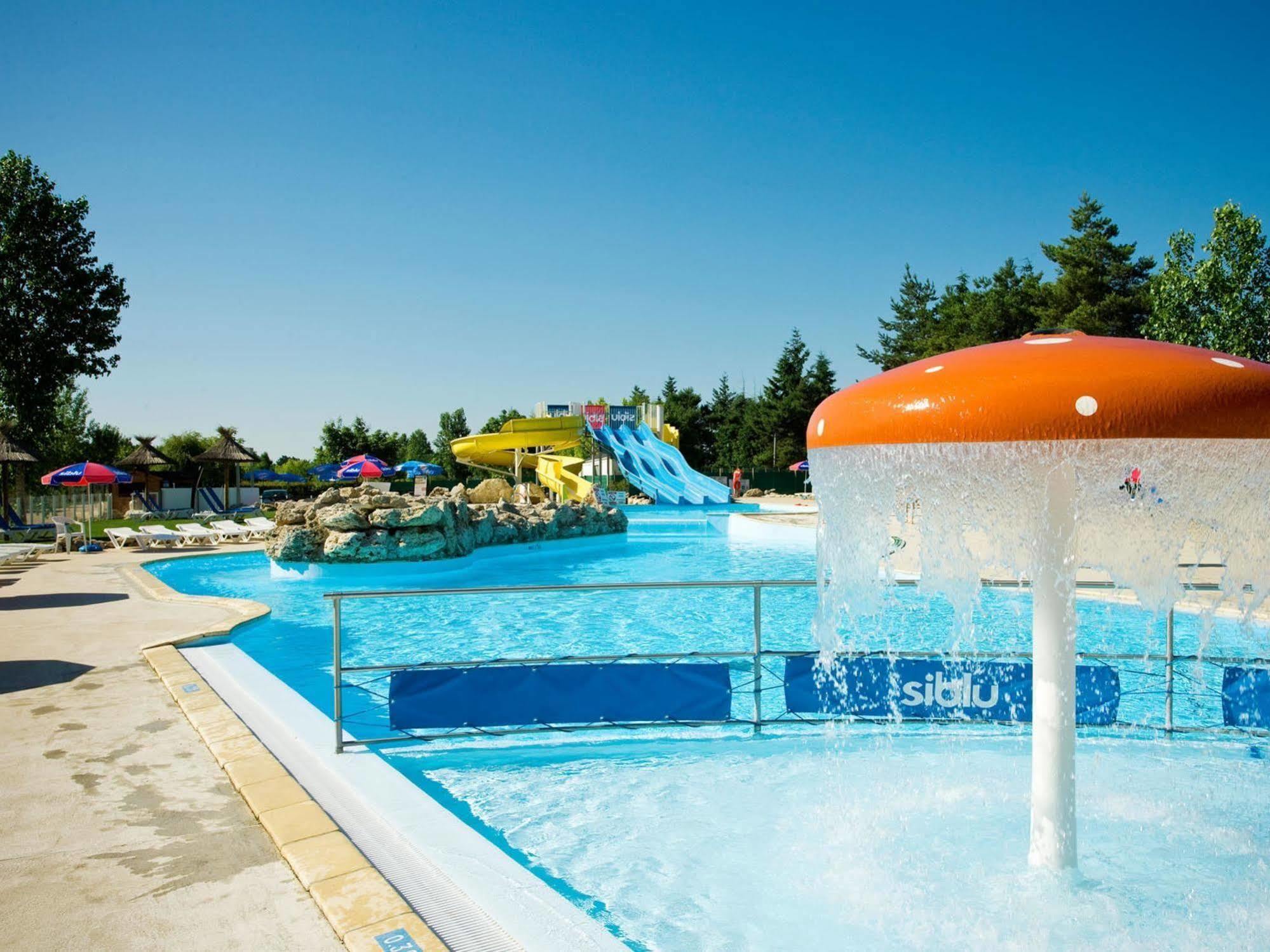 Camping Officiel Siblu Domaine De Dugny Онзен Екстер'єр фото